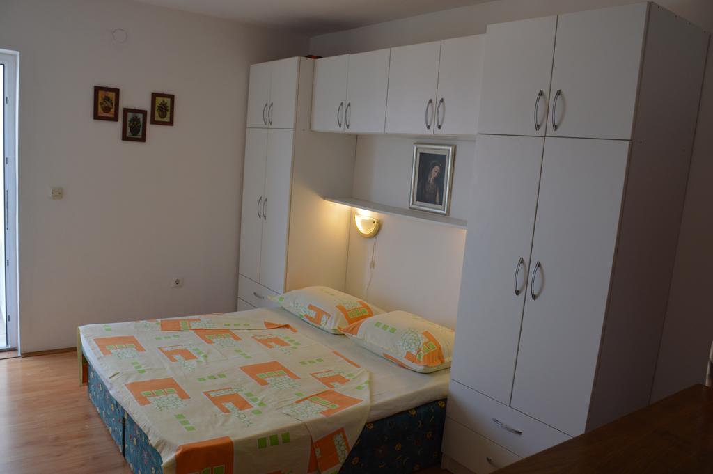 Apartments Marija Bajto Nečujam Exterior foto